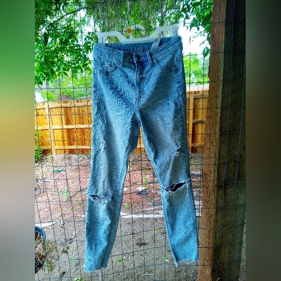 H&M Distressed Jeans - Picture 2 of 7